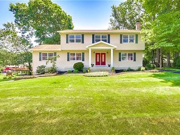 3rd image of 6 Perillo Ct