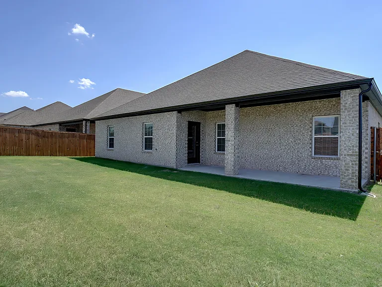 219 Community Dr — Photo 17