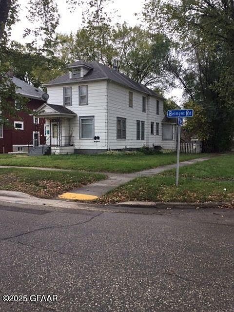 2nd image of 902 Belmont Rd
