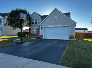 709 Winterberry Dr, Joliet, IL 60431