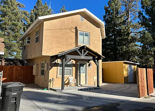 1044 Circle Ln Photo 1