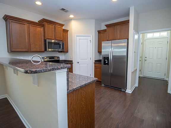 5th image of 840 Parnell Ct