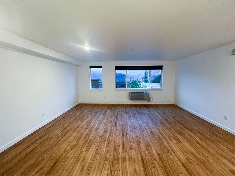 Leeward Apartments — Photo 9