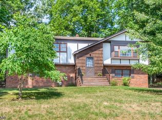 9 N Pond Rd, Whippany, NJ 07981