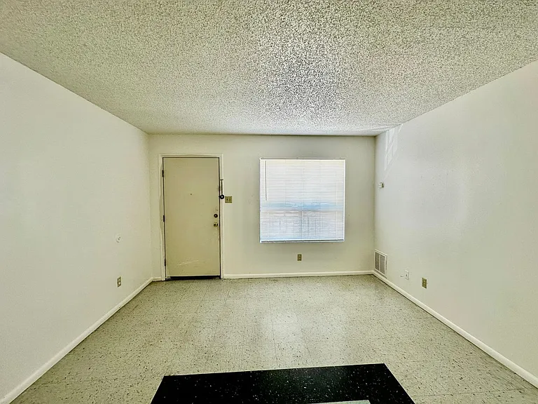 1128 E. Main St Apts. — Photo 2