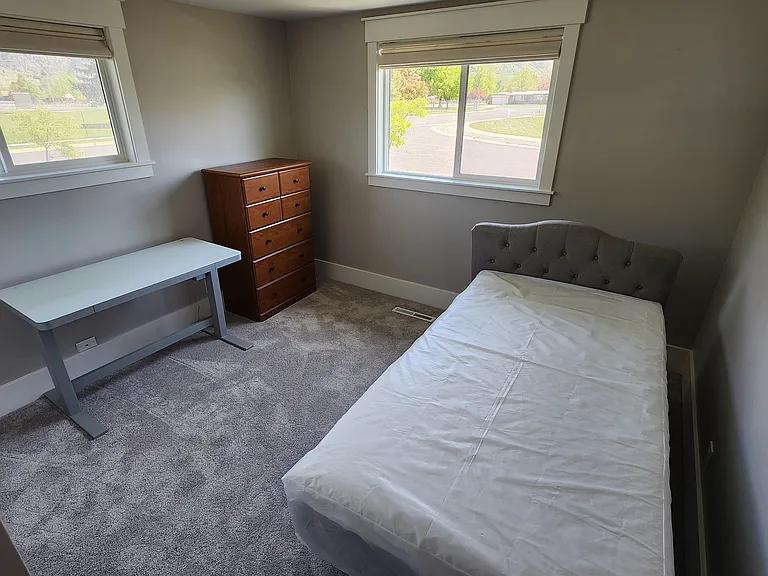 1393 Davis Ave — Photo 19