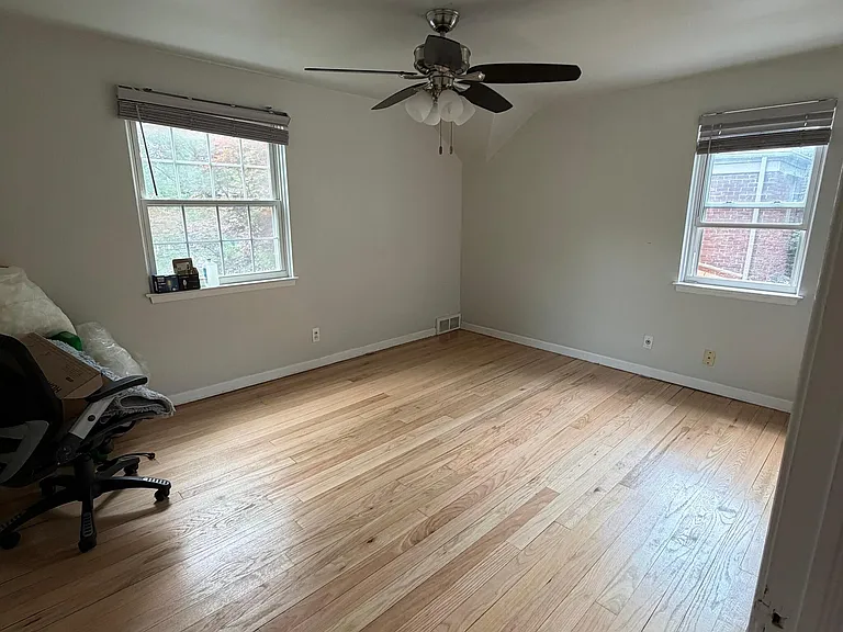 3770 Brewster St — Photo 16