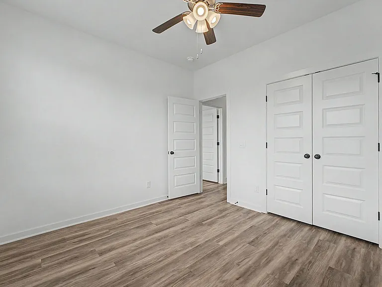 407 W Taverner Xing — Photo 16