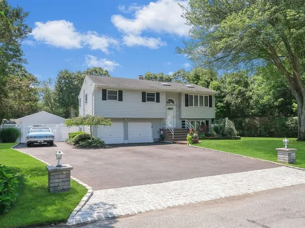 72 Juniper Street, Islip, NY 11751