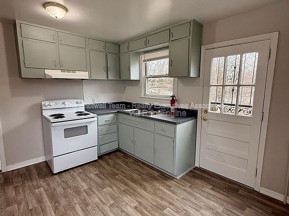 3rd image of 2406 Wilson Ave