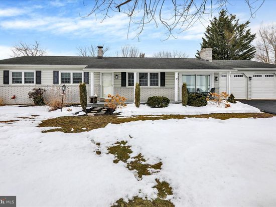 825 S Spruce St, Annville, PA 17003