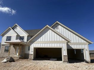 W194N5445 Broadwing Cir, Menomonee Falls, WI 53051