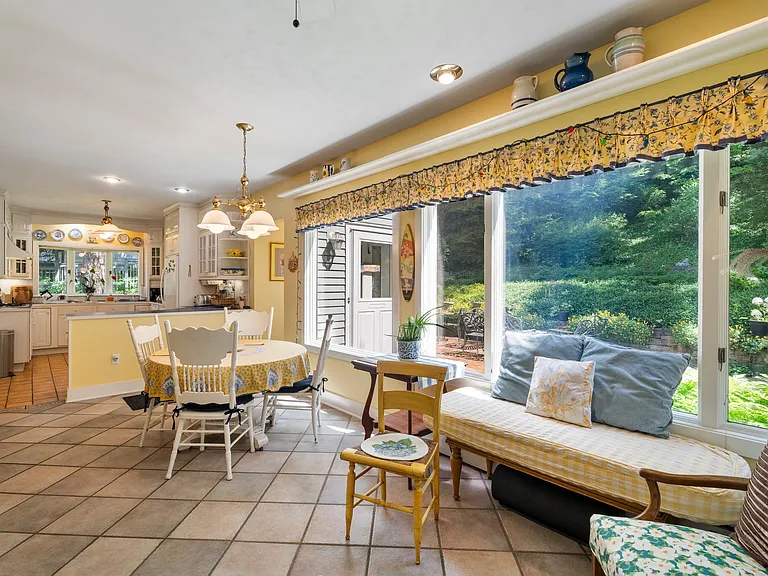 212 Forest Home Dr — Photo 6