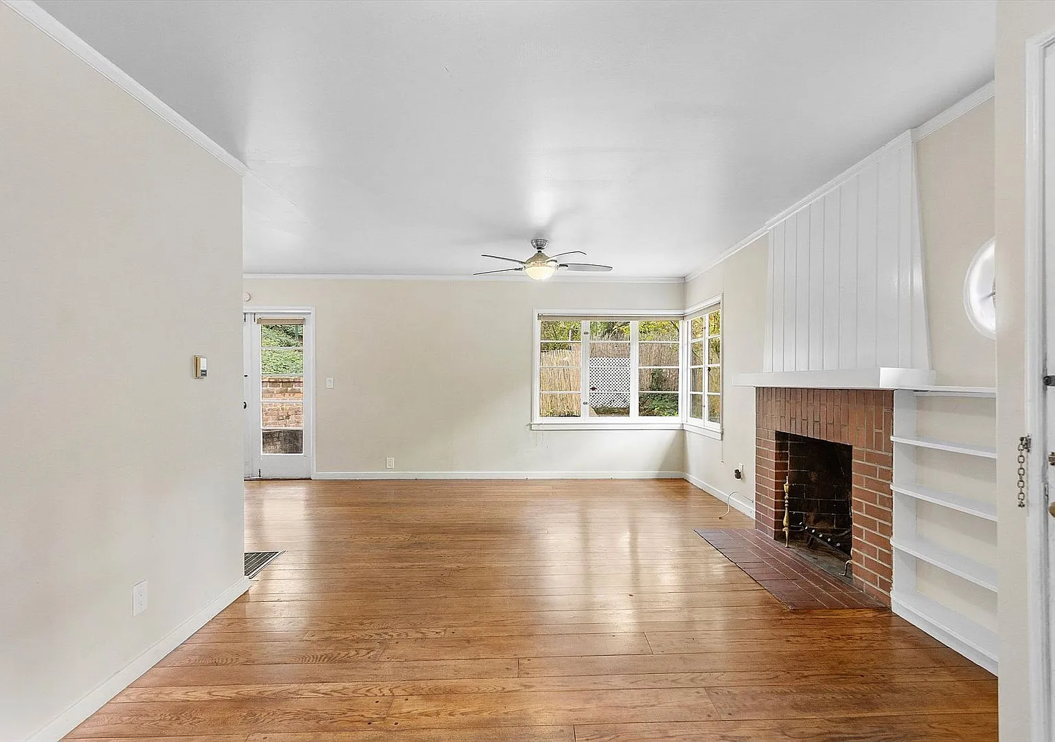 6172 Moraga Ave - 2 bedroom | 1 bath | Single family home — Photo 4