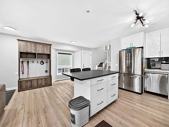 4th image of 46 E Dovercliffe Way SE