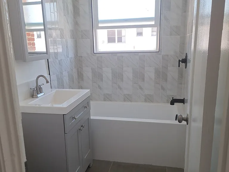 Manhattan Place — Photo 21