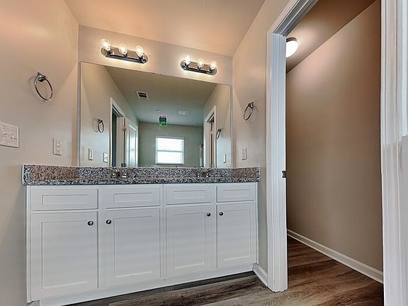 5th image of 1050 Wedgewood Ct