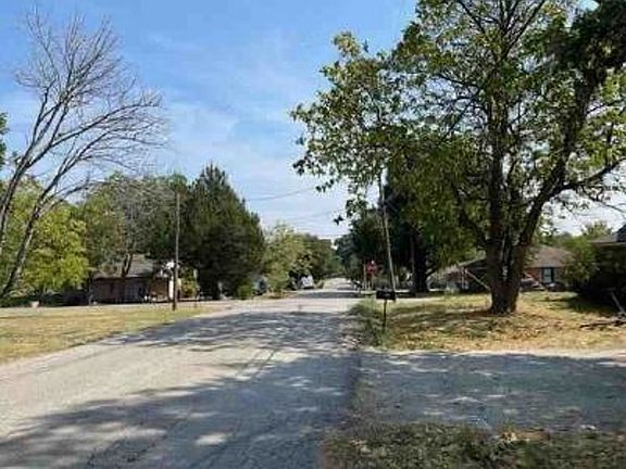 Exterior Neighborhood (street photo)