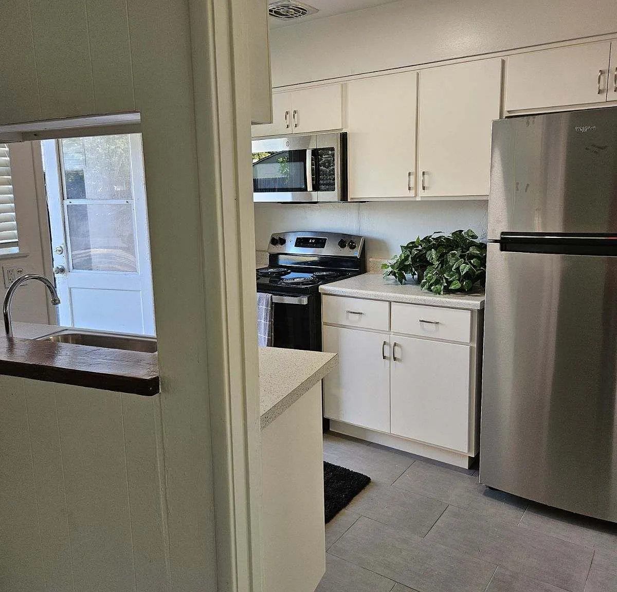 2 bed, 1050 sqft, $2,195 — Photo 3