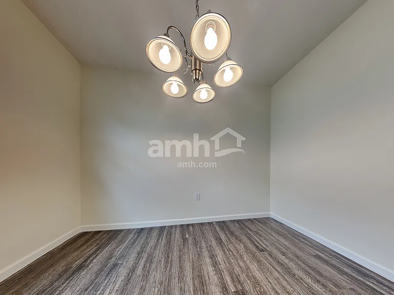 918 Arthur St — Photo 7