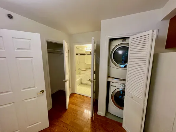 64-34 Grand Central Parkway image 13 of 13