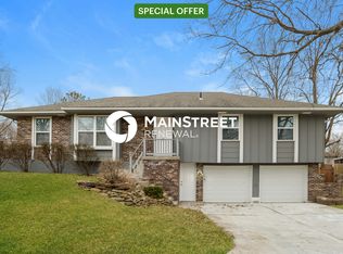 417 NE Colonial Ct, Lees Summit, MO 64064