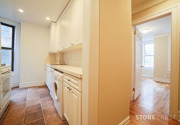 4th image of 521 W 122nd St #42F