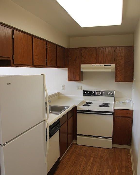 2nd image of 1309 Creekside Dr #E71246264