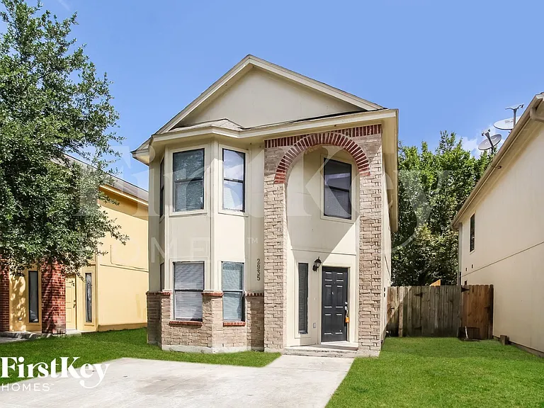 2935 La Estancia Ln — Photo 2