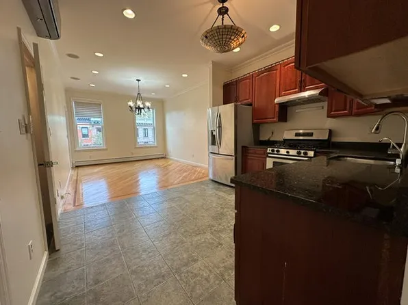 930 Washington Street image 2 of 23