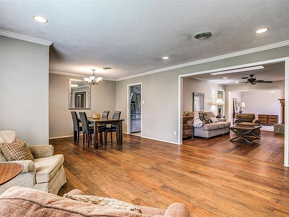 5th image of 10425 Royalwood Dr