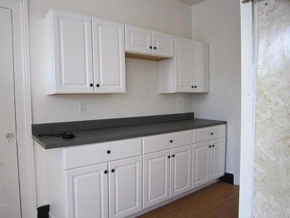 3rd image of 598 East St
