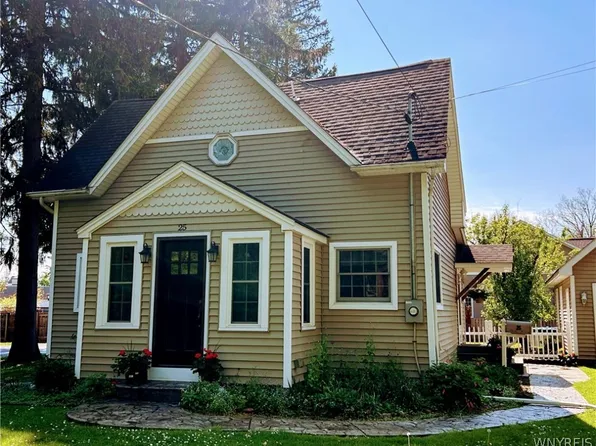 25 Hamlin Ave, East Aurora, NY 14052