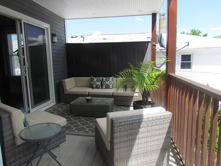 895 E 4th St #2 — Photo 16