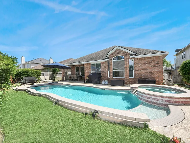 945 Autumn Brook St — Photo 18
