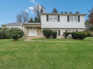 869 Barnswallow Ln, Huntingdon Valley, PA 19006