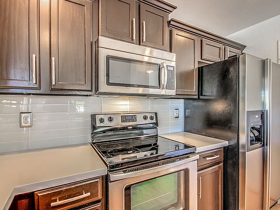 4th image of 320 S Laveen Dr
