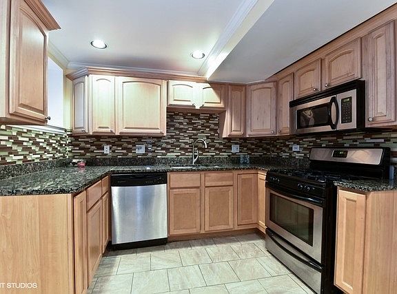 5th image of 7359 S King Dr #G