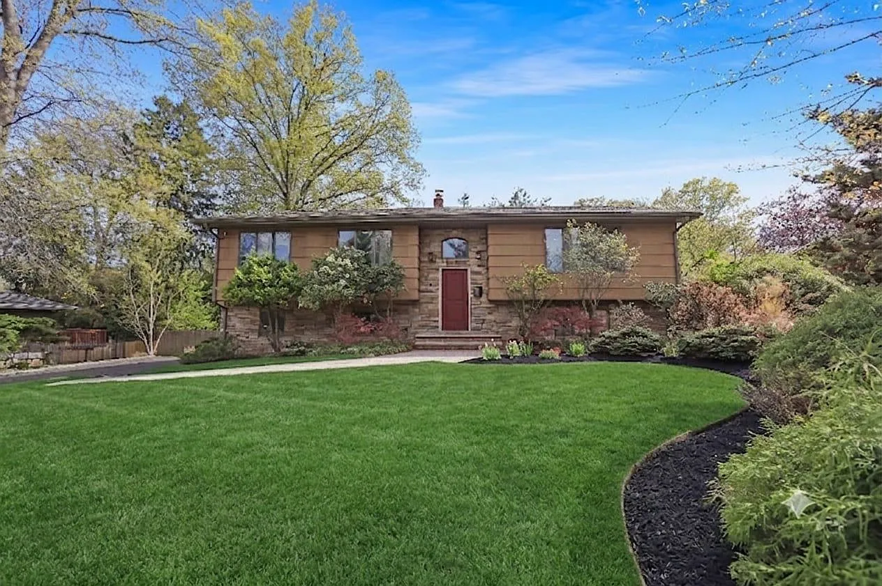 4 bed, $7,000 — Photo 1