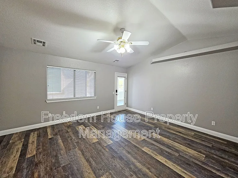 3630 E Vineyard Dr N — Photo 41