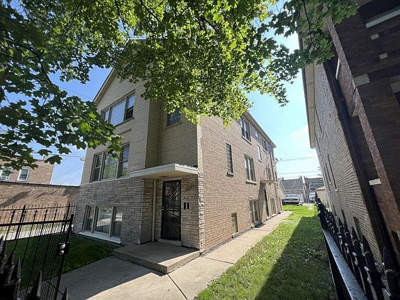 3rd image of 6915 S Artesian Ave