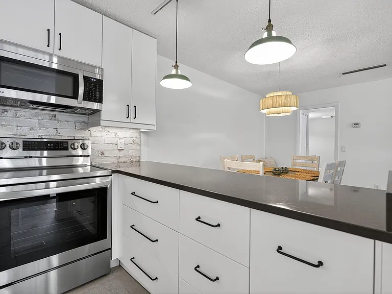 825 Center St #32B — Photo 12