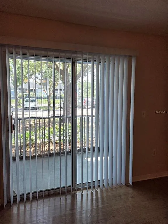 3 bed, 2.0 bath, 1231 sqft, $1,900 — Photo 2