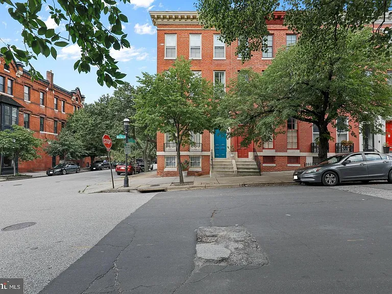 1435 Bolton St — Photo 9