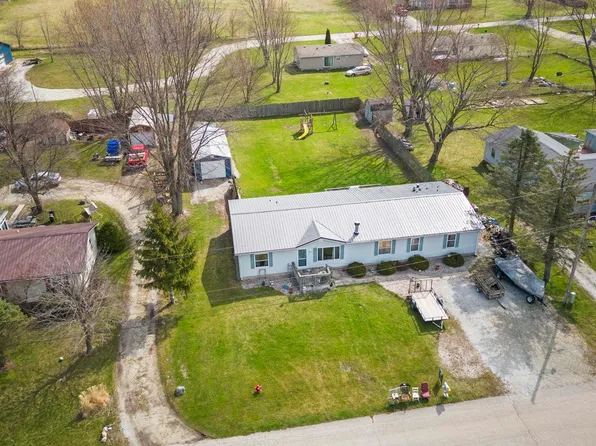 522 N Franklin St, Mentone, IN 46539