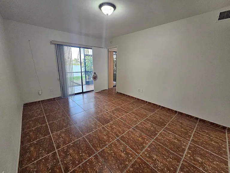 1041 Jefferson Dr #J — Photo 8