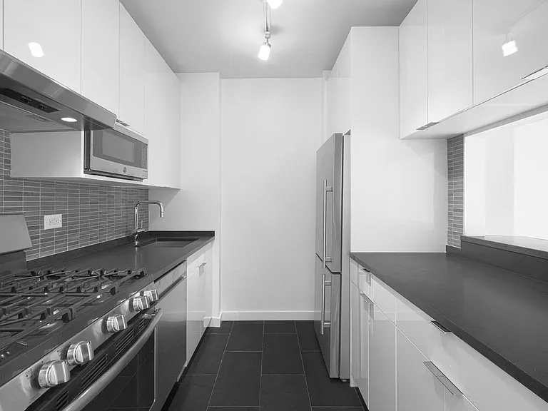 75 W End Ave #P14C — Photo 4
