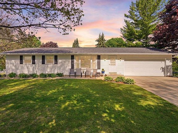 2nd image of 118 Violet Cir