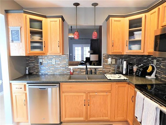 3rd image of 1042 E Crown Pointe Blvd