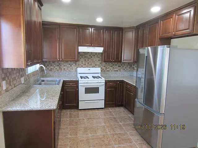 346 W Lomita Ave — Photo 3